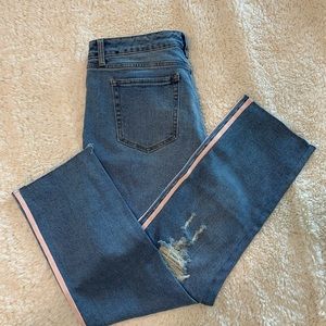 Jagged hem Distressed jeans